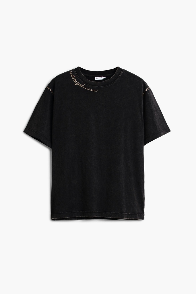 Plain t-shirt detail 