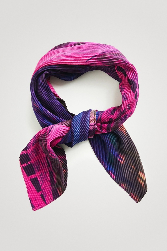 FOU_TIE DYE SQUARED